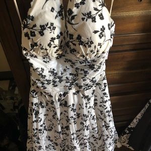 White House Black Market dress. Never worn. Size 6